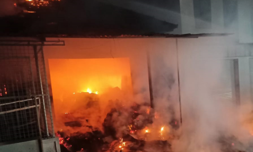 അയിരൂരിൽ നാല് കടകൾ കത്തി; ആറ് ലക്ഷത്തിന്റെ നഷ്ടം