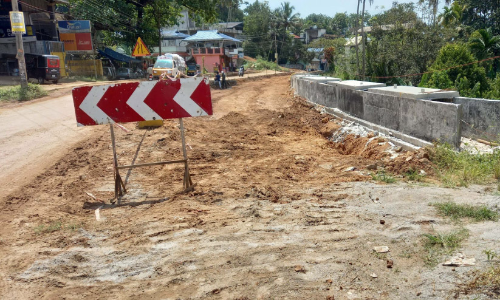 കെ.എസ്.ടി.പി പാത നിർമാണത്തിലെ മെല്ലെപ്പോക്ക്; ജനങ്ങൾ ദുരിതത്തിൽ