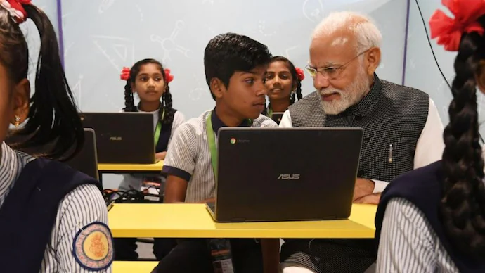 ഇംഗ്ലീഷ് ആശയവിനിമയത്തിനുള്ള മാധ്യമം മാത്രം; ബുദ്ധിജീവിയെന്നതിന്റെ മാനദണ്ഡമല്ല -മോദി