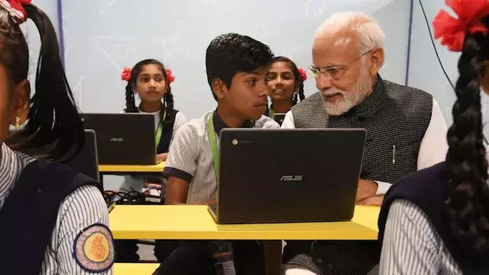 ഇംഗ്ലീഷ് ആശയവിനിമയത്തിനുള്ള മാധ്യമം മാത്രം; ബുദ്ധിജീവിയെന്നതിന്റെ മാനദണ്ഡമല്ല -മോദി