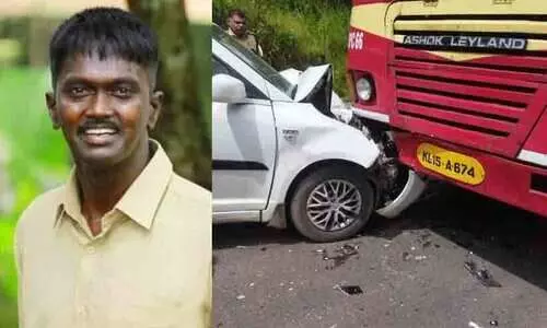 കെ.എസ്.ആർ.ടി.സി ബസും കാറും കൂട്ടിയിടിച്ച് വാവ സുരേഷിന് പരിക്ക് കെ.എസ്.ആർ.ടി.സി ബസും കാറും കൂട്ടിയിടിച്ച് വാവ സുരേഷിന് പരിക്ക്