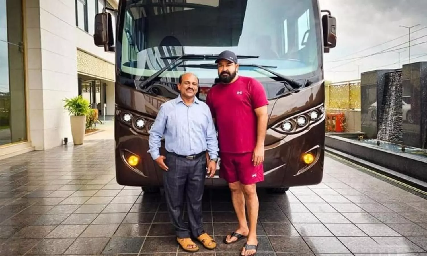 Mohanlal received the new caravan in person; A view of the moving palace can be seen