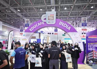 വിദ്യാർഥികൾ ഒഴുകിയെത്തിയ ആദ്യ ദിനം വിദ്യാർഥികൾ ഒഴുകിയെത്തിയ ആദ്യ ദിനം