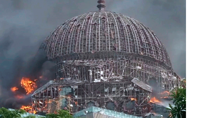 ഇന്തോനേഷ്യയിൽ പള്ളി നവീകരണത്തിനിടെ തീപിടിത്തം; താഴികക്കുടം തകർന്നു