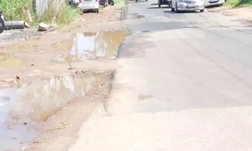 പൊതുമരാമത്ത് മന്ത്രിയുടെ ശ്രദ്ധക്ക്; കുണ്ടുംകുഴിയുമായി ഏഴംകുളം -കൈപ്പട്ടൂർ പാത പൊതുമരാമത്ത് മന്ത്രിയുടെ ശ്രദ്ധക്ക്; കുണ്ടുംകുഴിയുമായി ഏഴംകുളം -കൈപ്പട്ടൂർ പാത