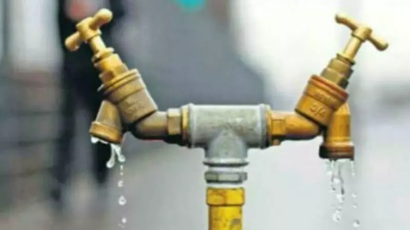 കരാറുകാരുടെ സമരം; അറ്റകുറ്റപ്പണിക്ക് ആളില്ല; ജലവിതരണം താളംതെറ്റി കരാറുകാരുടെ സമരം; അറ്റകുറ്റപ്പണിക്ക് ആളില്ല; ജലവിതരണം താളംതെറ്റി