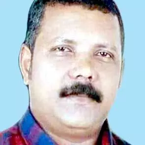 ഓ​ട്ടോ​റി​ക്ഷ​യും വാ​നും കൂ​ട്ടി​യി​ടി​ച്ച് ഓ​ട്ടോ ഡ്രൈ​വ​ർ മ​രി​ച്ചു