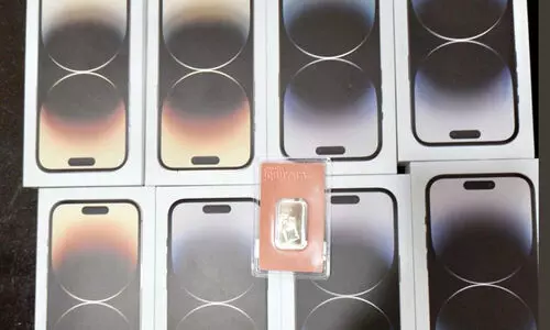 അനധികൃതമായി കൊണ്ടുവന്ന ഐഫോണുകൾ വിമാനത്താവളത്തിൽ പിടികൂടി