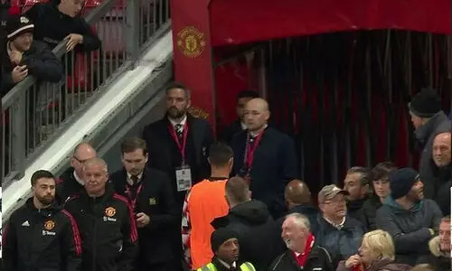 സൈഡ് ബെഞ്ചിൽ; ഫൈനൽ വിസിലിനു മുമ്പേ ഗ്രൗണ്ട് വിട്ടു; ക്രിസ്റ്റ്യാനോയെ ട്രോളി ആരാധകർ