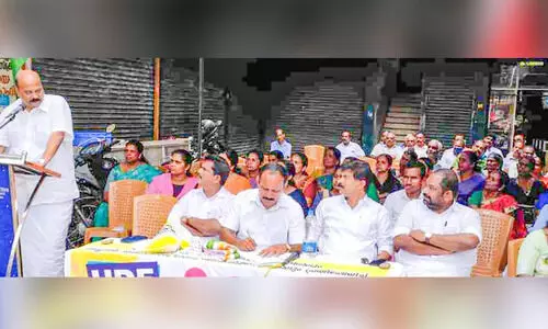 കടവുപുഴ പാലം പുനർനിർമാണം വൈകുന്നു; സമരത്തിനൊരുങ്ങി എം.എൽ.എ