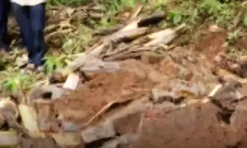 ഇടുക്കിയിൽ മന്ത്രവാദ കേന്ദ്രത്തിലെ ബലിത്തറ പ്രതിഷേധക്കാർ പൊളിച്ചുനീക്കി