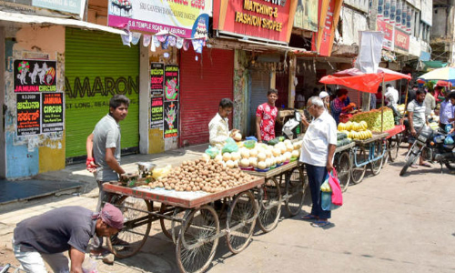 ചേർപ്പിലെ അനധികൃത വഴിയോര കച്ചവടം; ഒരു മാസത്തിനകം നടപടി വേണം -ഹൈകോടതി