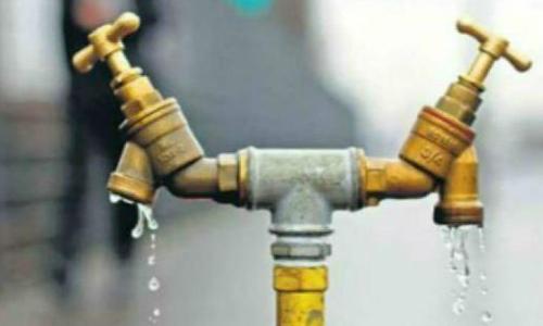 കരാറുകാരുടെ സമരം; അറ്റകുറ്റപ്പണിക്ക് ആളില്ല; ജലവിതരണം താളംതെറ്റി കരാറുകാരുടെ സമരം; അറ്റകുറ്റപ്പണിക്ക് ആളില്ല; ജലവിതരണം താളംതെറ്റി