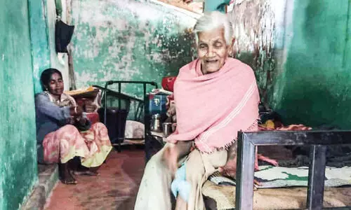 സ്വ​ത്തു​ത​ട്ടി​യെ​ടു​ത്ത്​ വ​യോ​ധി​ക​യെ പു​റ​ത്താ​ക്കി​യെ​ന്ന്​ പ​രാ​തി