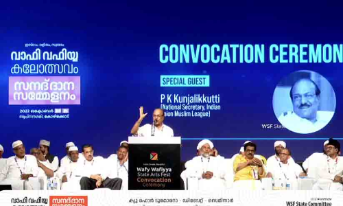 സമസ്ത വിലക്ക് ലംഘിച്ച് പാണക്കാട് കുടുംബം സി.ഐ.സി വേദിയിൽ