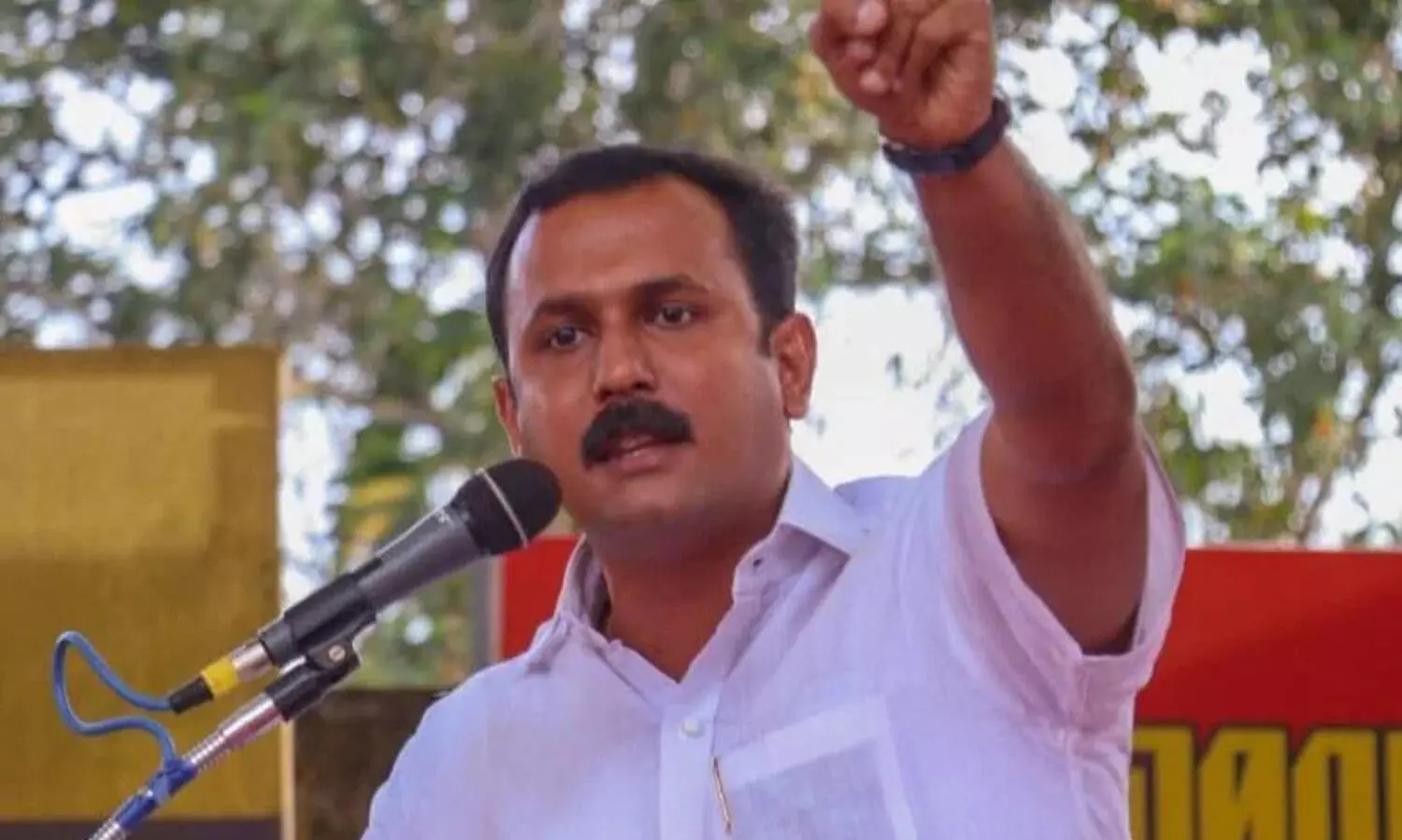 മുഖ്യമന്ത്രിയുടെ പരിപാടിക്കെത്തുന്ന ബസുകൾക്കെതിരെ നടപടിക്ക് ആർ.ടി.ഒക്ക് തന്റേടമുണ്ടോ? വെല്ലുവിളിച്ച് ഷോൺ ജോർജ്