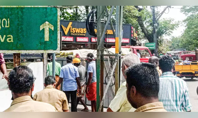 Encroachment along aluva road Encroachment along aluva road