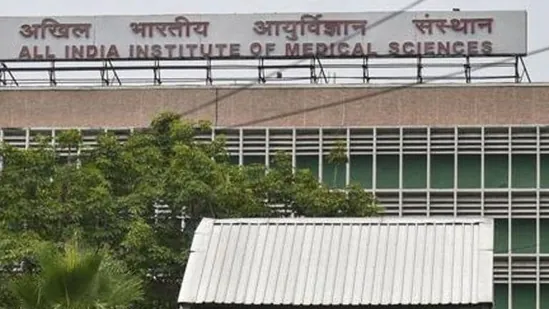 എയിംസിൽ ഡോക്ടർമാരുടെ പ്രതിഷേധം ഫലംകണ്ടു; വിവാദ ഉത്തരവ് പിൻവലിച്ച് ഡയറക്ടർ
