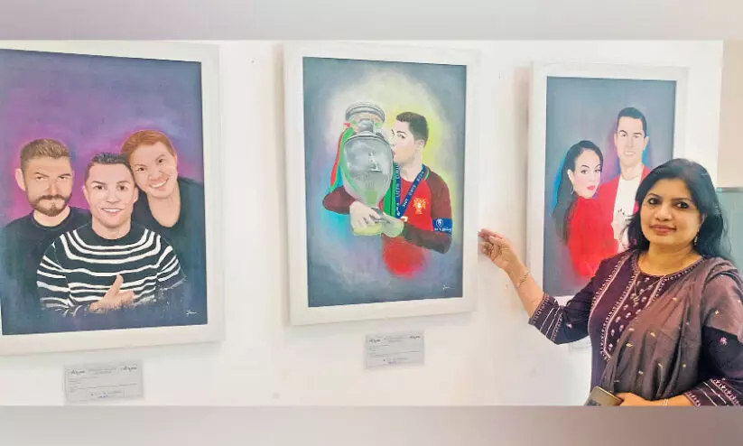 Jeena Nias captures the beauty of magic boots on canvas Jeena Nias captures the beauty of magic boots on canvas