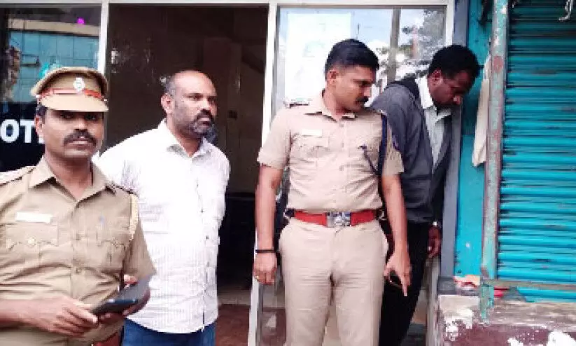 നിരോധിത പുകയില വിറ്റ കട പൂട്ടിച്ചു