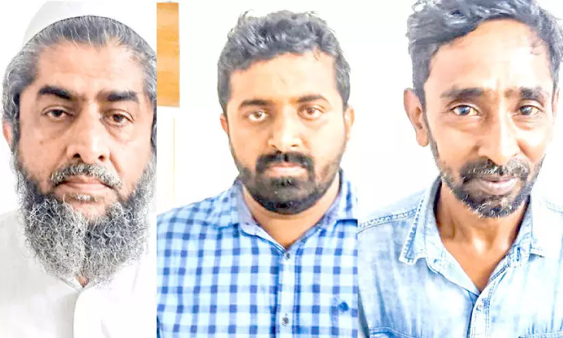 മുനിസിപ്പൽ ഓഫിസിൽ അതിക്രമം: മൂന്നുപേർ അറസ്റ്റിൽ മുനിസിപ്പൽ ഓഫിസിൽ അതിക്രമം: മൂന്നുപേർ അറസ്റ്റിൽ