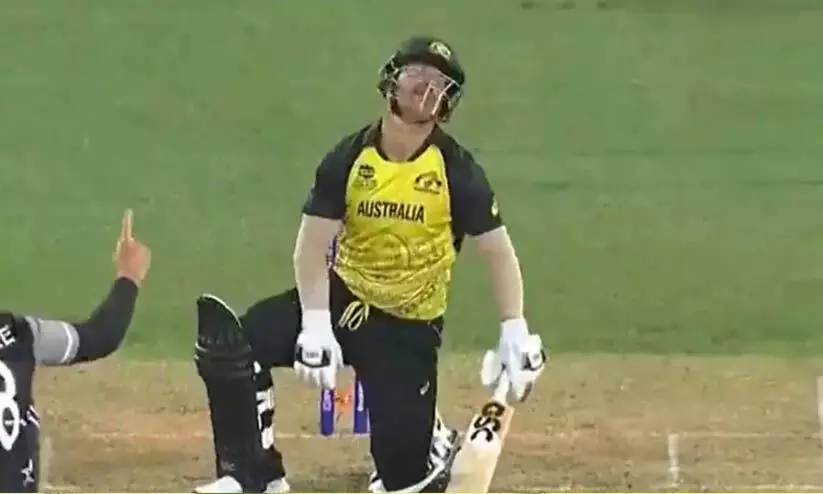 ഇങ്ങനെയുണ്ടോ ഒരു ഔട്ട്! ഡേവിഡ് വാർണറുടെ നിർഭാഗ്യകരമായ പുറത്താകൽ -വിഡിയോ