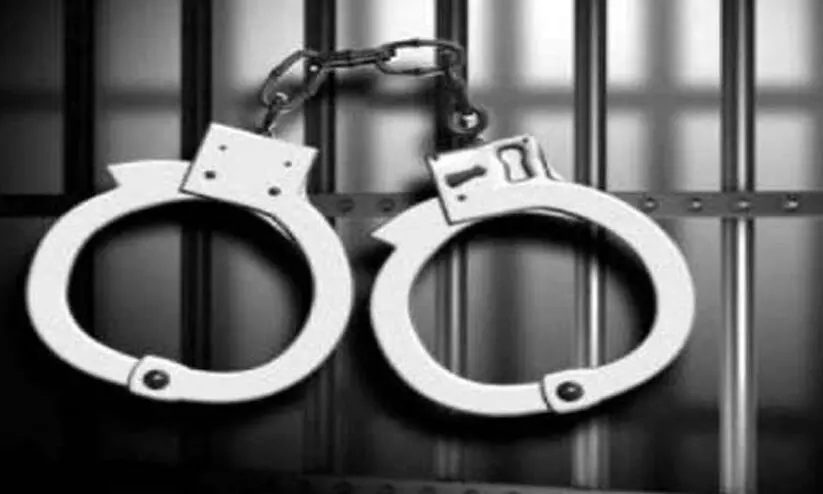 ഹോട്ടൽ ജീവനക്കാരെ മർദിച്ച് പണം തട്ടിയെടുത്തു ഹോട്ടൽ ജീവനക്കാരെ മർദിച്ച് പണം തട്ടിയെടുത്തു