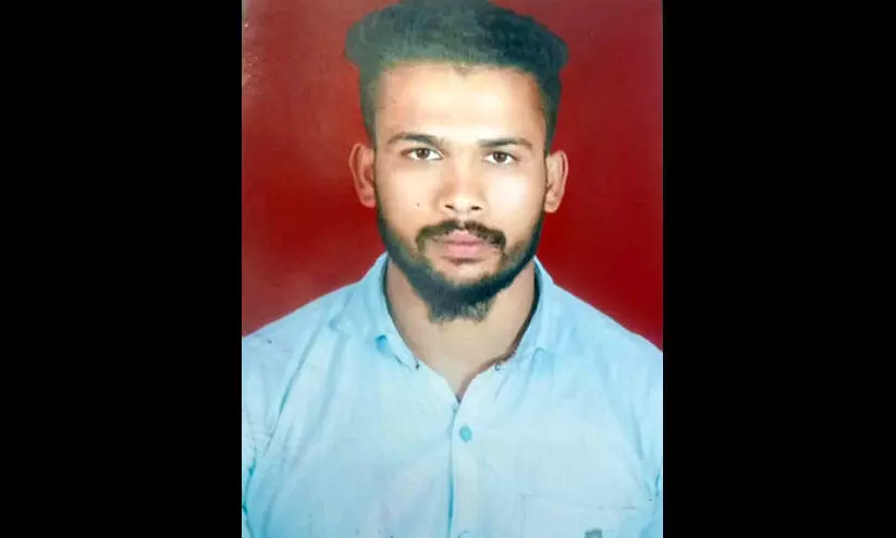 ബാവലിയിൽ വീട്ടിത്തടികൾ പിടികൂടിയ സംഭവം: ഓടിരക്ഷപ്പെട്ട യുവാവിന്റെ മൃതദേഹം പുഴയിൽ ബാവലിയിൽ വീട്ടിത്തടികൾ പിടികൂടിയ സംഭവം: ഓടിരക്ഷപ്പെട്ട യുവാവിന്റെ മൃതദേഹം പുഴയിൽ