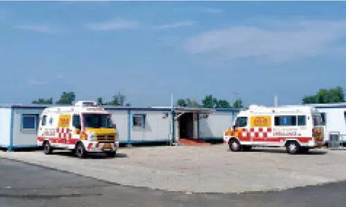 രണ്ട് രോഗികൾക്ക് ഒരാശുപത്രി; ആരും കാണുന്നില്ലേ ഇത്?