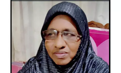 ഉംറ തീർഥാടനം കഴിഞ്ഞ് ഭർത്താവിനൊപ്പം നാട്ടിലേക്ക് മടങ്ങിയ വീട്ടമ്മ വിമാനത്തിൽ മരിച്ചു ഉംറ തീർഥാടനം കഴിഞ്ഞ് ഭർത്താവിനൊപ്പം നാട്ടിലേക്ക് മടങ്ങിയ വീട്ടമ്മ വിമാനത്തിൽ മരിച്ചു