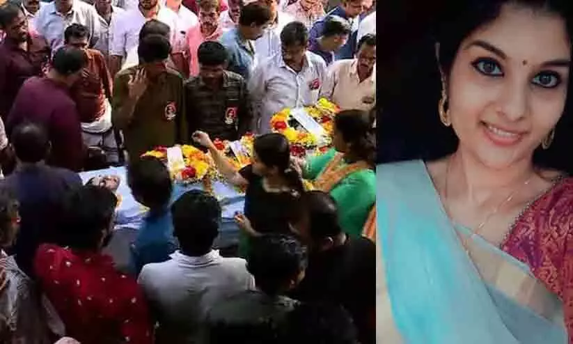 വിഷ്ണുപ്രിയക്ക് കണ്ണീരോടെ വിടനൽകി നാട് വിഷ്ണുപ്രിയക്ക് കണ്ണീരോടെ വിടനൽകി നാട്