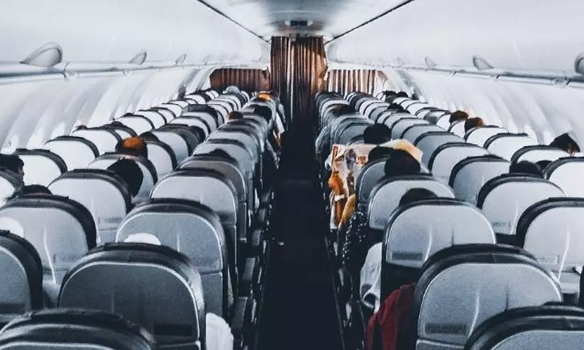 ഒന്നരക്കോടിയുടെ സ്വര്ണം വിമാനത്തിൽ ഉപേക്ഷിച്ച നിലയില് കണ്ടെത്തി ഒന്നരക്കോടിയുടെ സ്വര്ണം വിമാനത്തിൽ ഉപേക്ഷിച്ച നിലയില് കണ്ടെത്തി