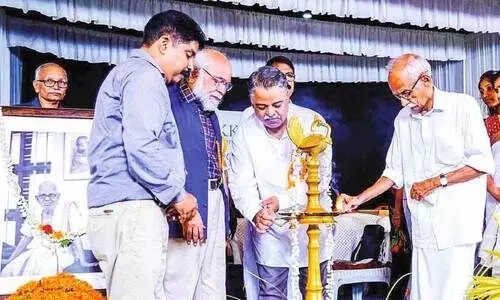 അക്കിത്തം സാഹിത്യോത്സവം: ദേശീയ സെമിനാറിന് തുടക്കം