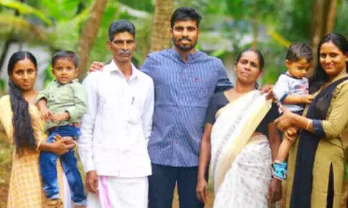 പ്രിയപുത്രനെ ഒരു നോക്കുകാണാൻ ചെറുവത്തൂർ കാത്തിരിക്കുന്നു