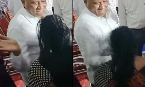 കർണാടക മന്ത്രി മുഖത്തടിച്ചു; എന്നിട്ടും കാൽതൊട്ട് അപേക്ഷിച്ച് യുവതി