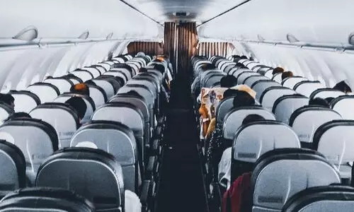 ഒന്നരക്കോടിയുടെ സ്വര്‍ണം വിമാനത്തിൽ ഉപേക്ഷിച്ച നിലയില്‍ കണ്ടെത്തി