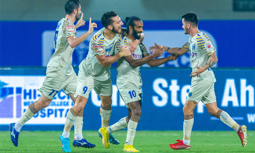 ഖബ്രയുടെ ഗോളിൽ ബ്ലാസ്റ്റേഴ്സ് മുന്നിൽ