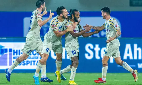 ഖബ്രയുടെ ഗോളിൽ ബ്ലാസ്റ്റേഴ്സ് മുന്നിൽ ഖബ്രയുടെ ഗോളിൽ ബ്ലാസ്റ്റേഴ്സ് മുന്നിൽ