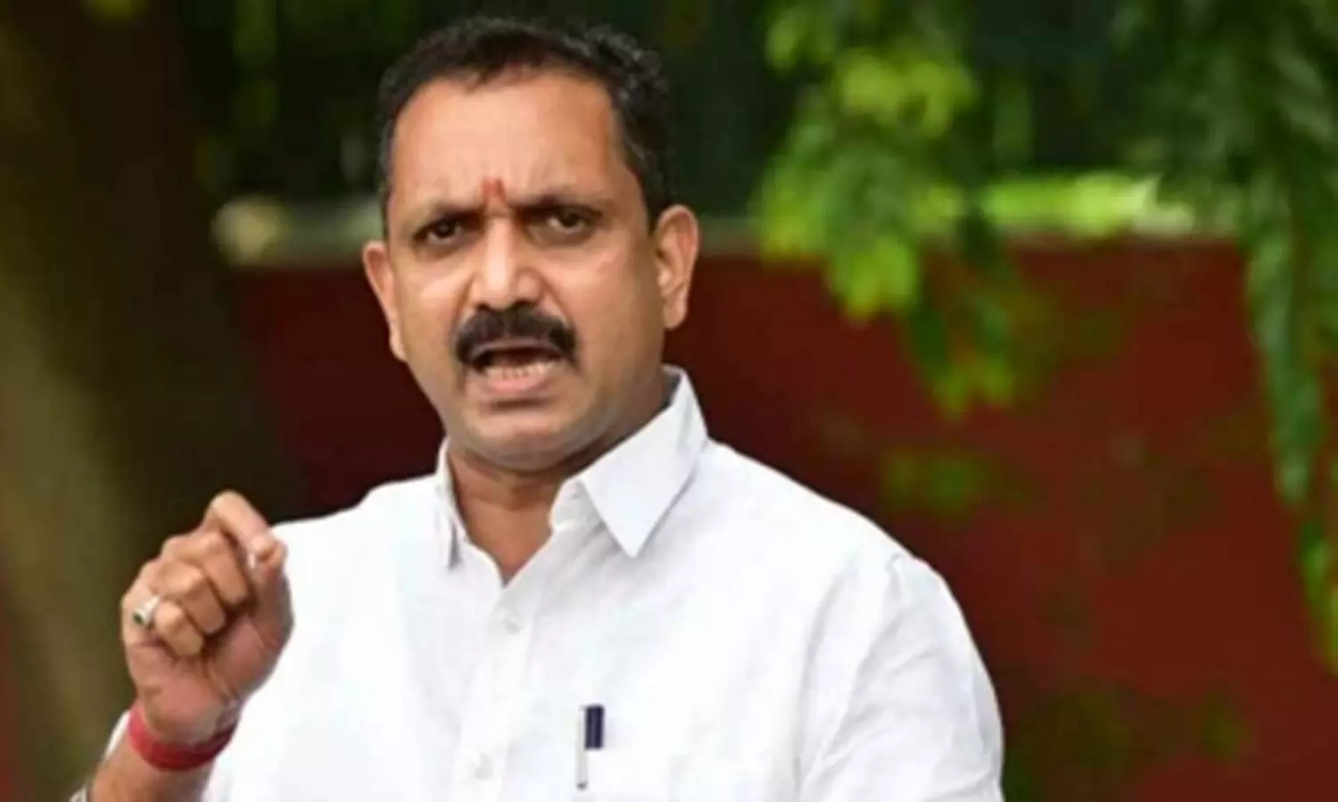 മുഖ്യമന്ത്രി സി.പി.എം അണികളെ കാണിച്ച് ഭരണഘടനയെ വെല്ലുവിളിക്കുന്നുവെന്ന് കെ.സുരേന്ദ്രൻ