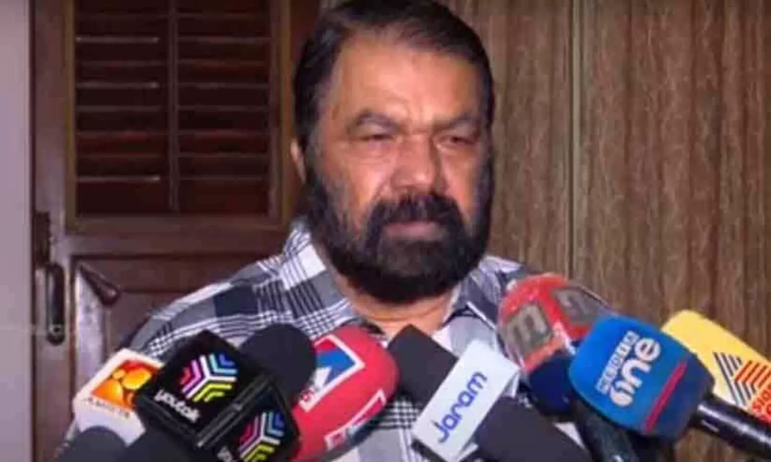 കുട്ടിയെ തറയിലിരുത്തിയ സംഭവം: അന്വേഷണത്തിന് ഉത്തരവിട്ട് മന്ത്രി