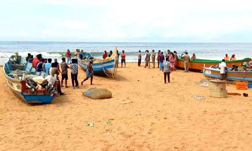 നിരോധിത വലകൾ ഉപയോഗിച്ച് മത്സ്യബന്ധനം