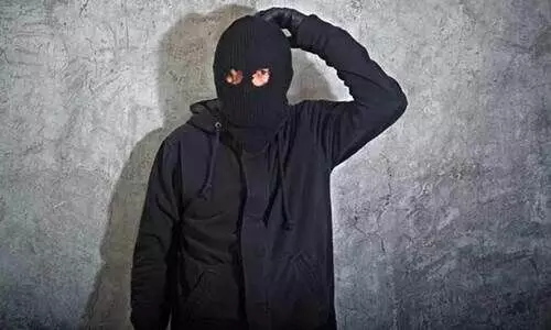 bangloore robber hanged himself inside the house