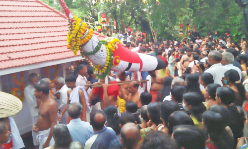 കടലുണ്ടി വാവുത്സവം: ജാതവൻ പുറപ്പാട് തുടങ്ങി; വാവുത്സവം ചൊവ്വാഴ്ച