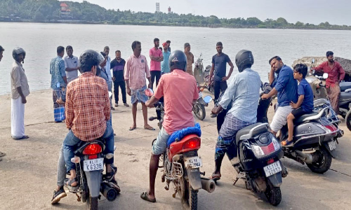 ജങ്കാർ സർവിസ് നിർത്തുന്നതിനെതിരെ പ്രതിഷേധം