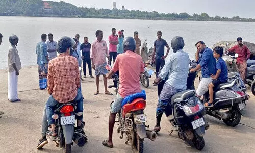 ജങ്കാർ സർവിസ് നിർത്തുന്നതിനെതിരെ പ്രതിഷേധം