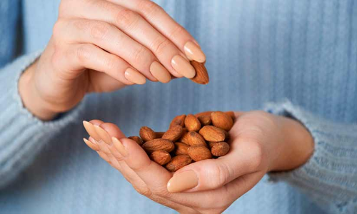 almonds can reduce the risk of heart disease