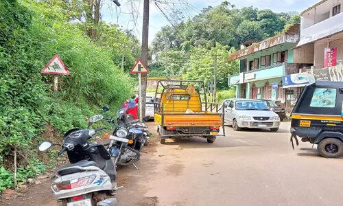 എട്ടേനാലിലെ ട്രാഫിക് പരിഷ്കരണം; സ്കൂൾ റോഡിൽ ഗതാഗതക്കുരുക്ക്