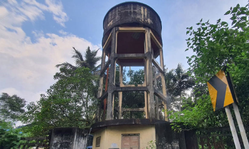 വാട്ടർ ടാങ്കിൽ നിന്ന് വെള്ളം ഒഴുകാൻ തുടങ്ങിയിട്ട് മാസങ്ങൾ