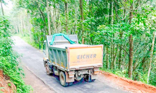 ടിപ്പർ ലോറികളുടെ മരണപ്പാച്ചിൽ; ജനം ഭീതിയിൽ