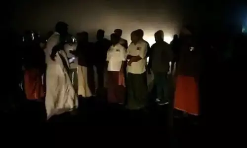 പശുവിന് നേരെ കടുവയുടെ ആക്രമണം; രാത്രി റോഡ് ഉപരോധിച്ച് നാട്ടുകാരുടെ പ്രതിഷേധം